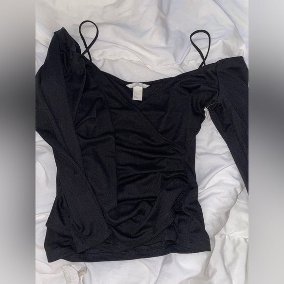 Black cold shoulder H&M top w/ ruching - Picture 2 of 3